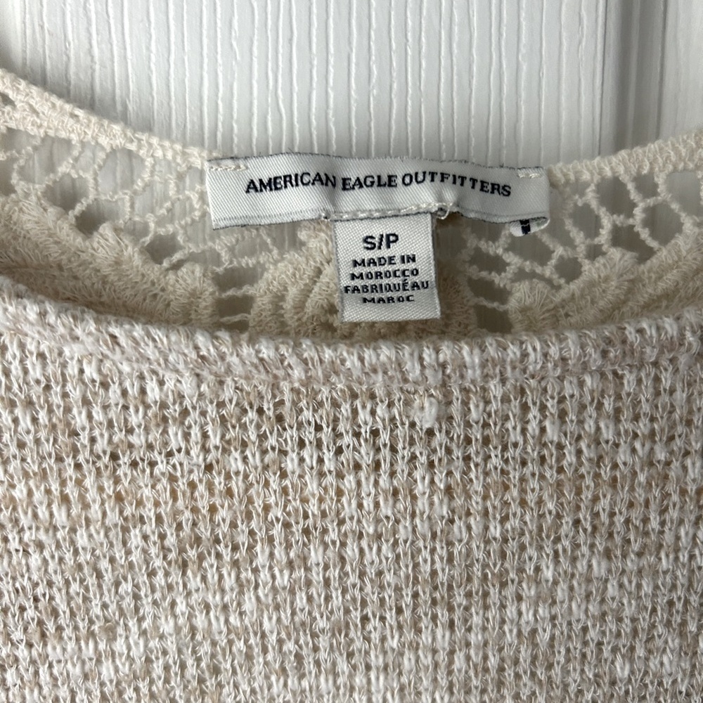 American Eagle Lightweight beige sweater. Size small - Picture 3 of 3